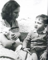 1934, M. Stingl with his mother