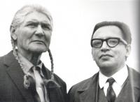 M. Stingl s náčelníkem indiánského puebla Taos v Novém Mwxiku