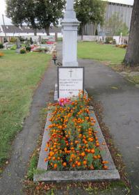 Hrob amerických zajatců ve Vlaštovičkách zastřelených Němci v lednu 1945