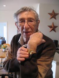 Harry Feinberg s památečními hodinkami, New Jersey 2008