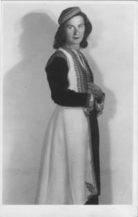 Manželka Libuše v černohorském národním kroji, červen 1946
