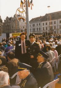 Jaroslav Piskáček s pplk. Robertem Matulou, květen 1995