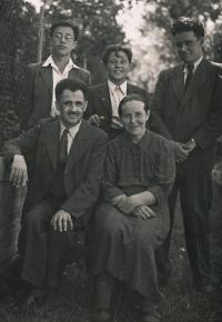 Václav (16), Jan (14), Pavel (20), otec, matka