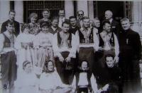 Ján Tocký (vľavo hore) so slovenskými pútnikmi v Ríme