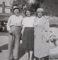 Rodiče s manželkou Jiřinou Sklenářovou v roce 1950