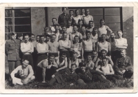 Chejstovský in England 1943 - 1st row standing, 4th from the right