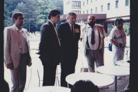 Sajtótájékoztató a Lővér Szálló teraszán, Sopron, 1989. augusztus 19. (Magas László, Nagy László, Szigeti Dezső és Szentkirályi Zsolt)