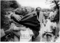 Kelet-német menekültek a határ túloldalán, 1989. augusztus 19.