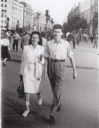 Praha 1945, R. Doleček s maminkou