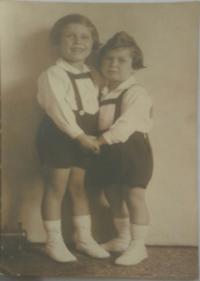 Jiří Pavel Kafka and his brother (1)