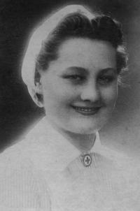Sestra Anna Žebráková v roce 1944 ve službách Červeného kříže