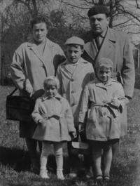 František Žebrák s rodinou v roce 1966