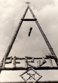 Táborová brána 1946