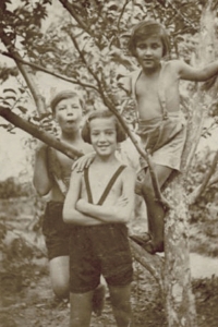 Ruth se svým bratrem Hansem a sestřenicí Maud, 1935