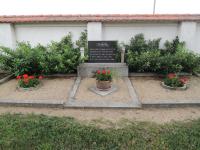 Památník bývalých obyvatel Mušova na hřbitově v Pasohlávkách