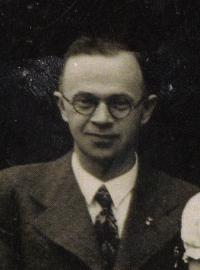 Učitel Vošmik, obecná škola Olbramovice, cca 1938