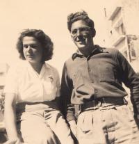 Hana s bratrancem Hanušem Krausem, Izrael 1951
