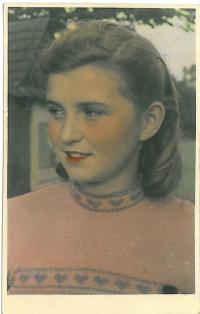 Zora Gallová asi 13 let