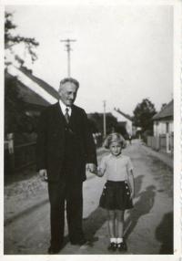 Witness with her grandfather Ludvík in Příbram