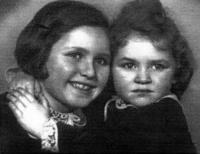 The Fleischmann sisters Milena and Eva before their departure to England