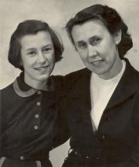 Marie Janalíková, roz. Součková se svojí sestrou