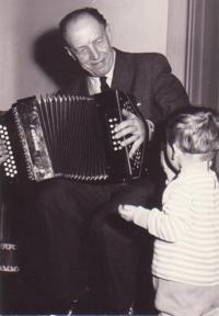 Miloslav Souček s harmonikou