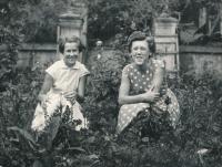 Marie Janalíková, roz. Součková se svojí maminkou