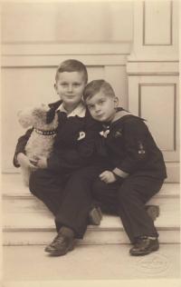 Toman Brod with his brother Hanus, Christmas 1932