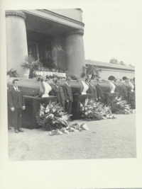 The funeral of the victims of 21 August 1968, the crematorium