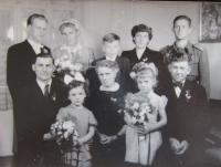 Svatební fotografie manželů Kirchner (vlevo nahoře)