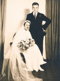 The parents wedding, Anna Barbora Nehasilová and Alois Tyl, 1935