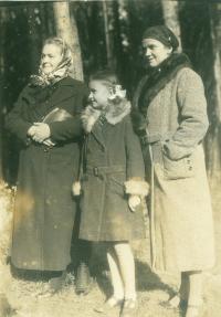 Inger, mother Julie and granny Anna Pošepná, forest at Zálesní Lhota, about 1933