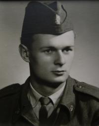 Josef během výkonu vojenské služby; Týnec (okres Klatovy); 1961 nebo 1962