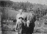 Věra s rodiči