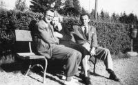 1. Starý Smokovec ve Vysokých Tatrách – 1946-vprostřed pozdější maminka Marie, vpravo její budoucí manžel Bohumil Jirounek