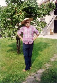 Václav Kelnar in the garden in Troubky