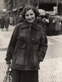 Anna Tesařová, cca 1946
