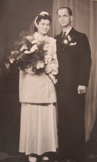 Svatební foto rodičů, 26. října 1940