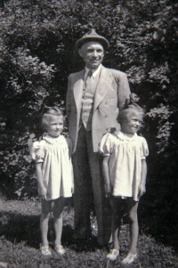 Zděnka and Eva with their father, Robert Faltus