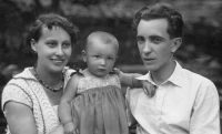 Havlůjová with parents
