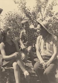 With her mother Emílie and her father Jaroslav, their last photo together before her mum’s arrest, summer 1944