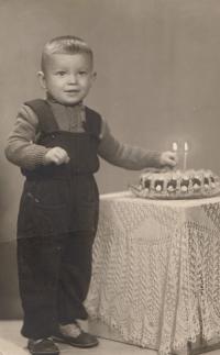 Fotografie dvouletého syna Tomáše, kterou měla Miluška Havlůjová povolenou ve vězení, 1953