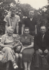 Family photo, which Miluška Havlůjová was allowed to have with her in prison; the top row from the left: her brother Karel, her husband Miroslav; the bottom row from the left: her grandmother Louisa Tarámková, her son Tomáš, her mother Míla and her father-in law František Havlůj in 1954