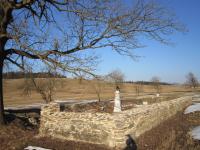 Hřbitov  v zaniklé osadě Štolnava (Prameny, něm. Stollenhau). 
