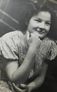 Marie Čuboková (Drozdová) v roce 1956