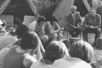 1975, beseda o historii v dětském táboře v Kladrubech