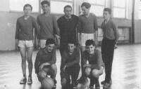 s basketbalovým týmem ZŠ Kladruby, 1964