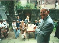 Summer concerts during the period of reconstruction. Rudolf Felzmann greeting the visitors in front of the church (ca. 1997)