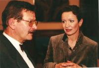 Městské divadlo Děčín.  Setkání s účinkujícími po představení. Rudolf Felzmann a Hana Maciuchová (cca 2000)