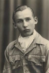 Mr. Lansky before the war as pupil of the gramar school